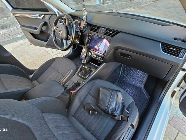 Белый Шкода Октавия, объемом двигателя 1.6 л и пробегом 245 тыс. км за 12500 $, фото 7 на Automoto.ua