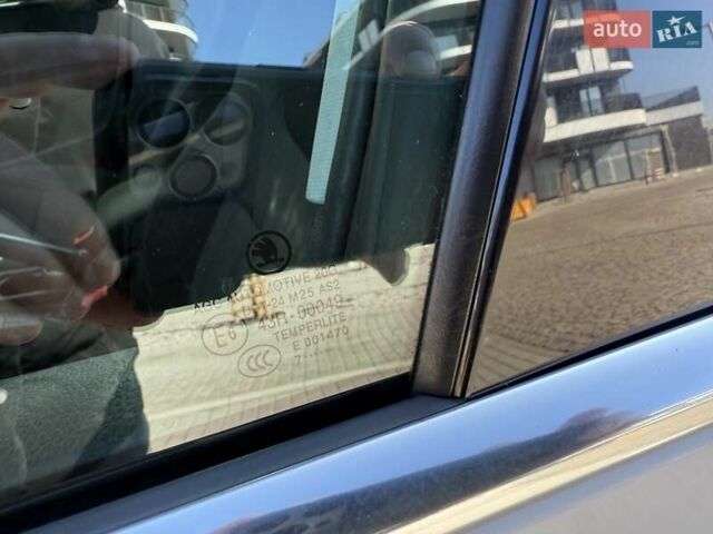 Белый Шкода Октавия, объемом двигателя 2 л и пробегом 220 тыс. км за 15999 $, фото 31 на Automoto.ua