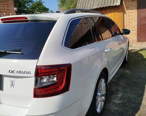 Білий Шкода Октавія, об'ємом двигуна 1.6 л та пробігом 304 тис. км за 11500 $, фото 3 на Automoto.ua