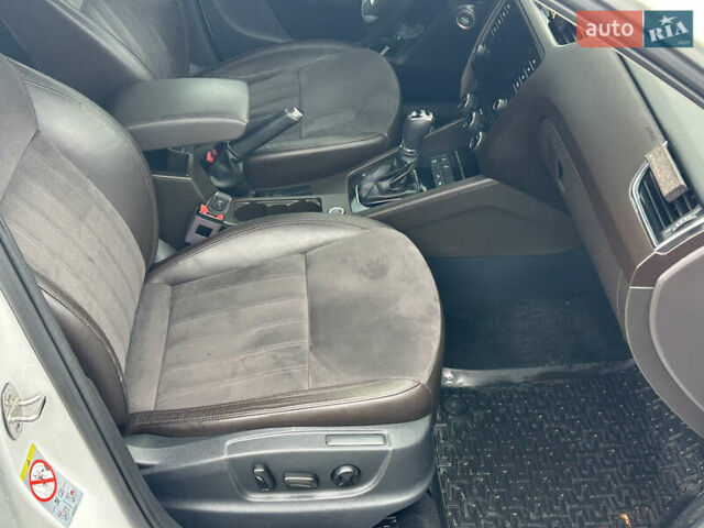 Белый Шкода Октавия, объемом двигателя 2 л и пробегом 240 тыс. км за 17499 $, фото 13 на Automoto.ua