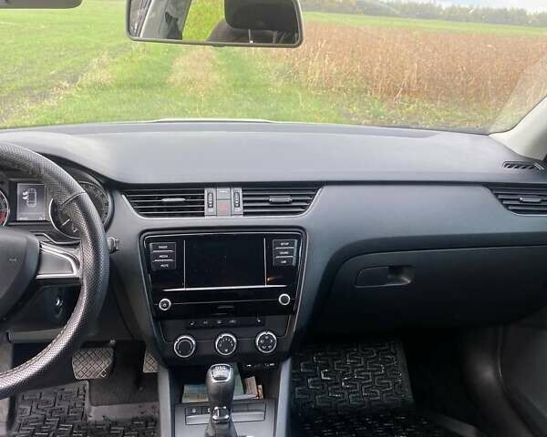 Білий Шкода Октавія, об'ємом двигуна 1.6 л та пробігом 193 тис. км за 12300 $, фото 5 на Automoto.ua