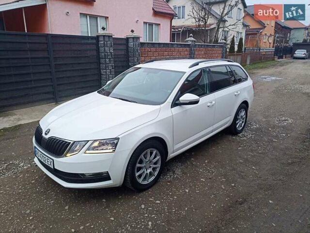 Білий Шкода Октавія, об'ємом двигуна 1.6 л та пробігом 247 тис. км за 10900 $, фото 25 на Automoto.ua