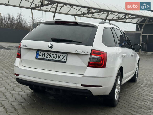 Белый Шкода Октавия, объемом двигателя 1.6 л и пробегом 280 тыс. км за 11900 $, фото 13 на Automoto.ua