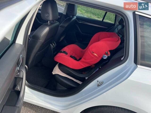 Белый Шкода Октавия, объемом двигателя 1.6 л и пробегом 210 тыс. км за 13400 $, фото 14 на Automoto.ua