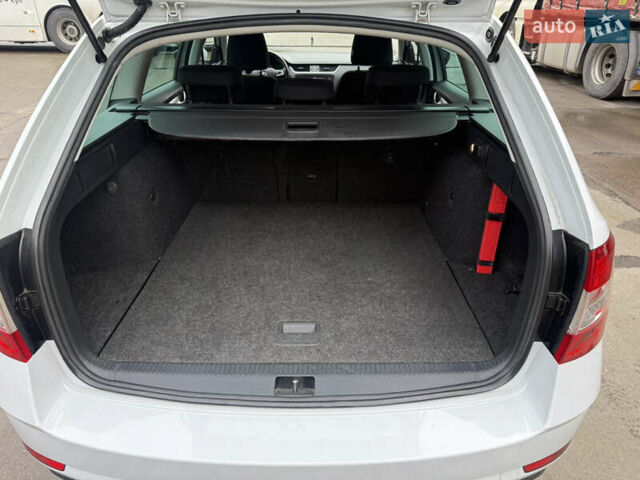 Белый Шкода Октавия, объемом двигателя 1.6 л и пробегом 218 тыс. км за 12950 $, фото 30 на Automoto.ua