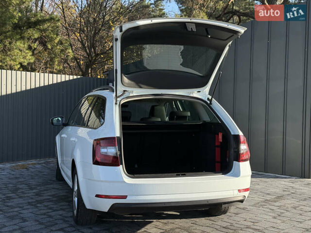 Білий Шкода Октавія, об'ємом двигуна 1.97 л та пробігом 250 тис. км за 13300 $, фото 18 на Automoto.ua