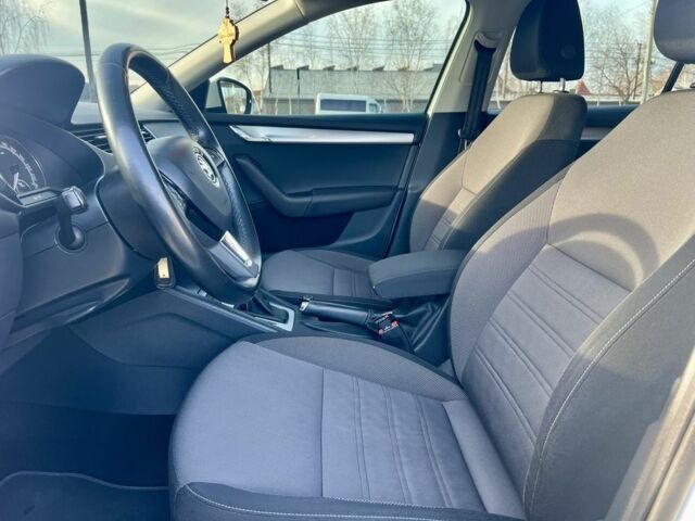 Белый Шкода Октавия, объемом двигателя 2 л и пробегом 247 тыс. км за 13500 $, фото 7 на Automoto.ua