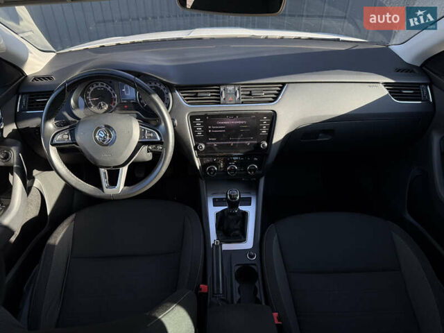 Білий Шкода Октавія, об'ємом двигуна 1.97 л та пробігом 250 тис. км за 13300 $, фото 29 на Automoto.ua