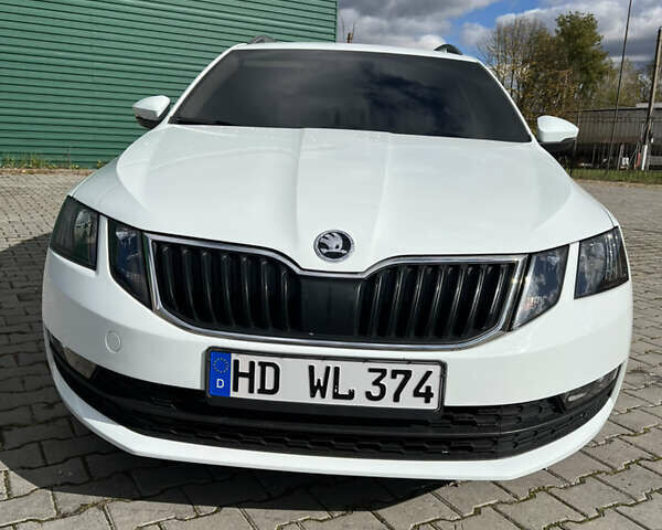 Білий Шкода Октавія, об'ємом двигуна 1.6 л та пробігом 195 тис. км за 14800 $, фото 5 на Automoto.ua