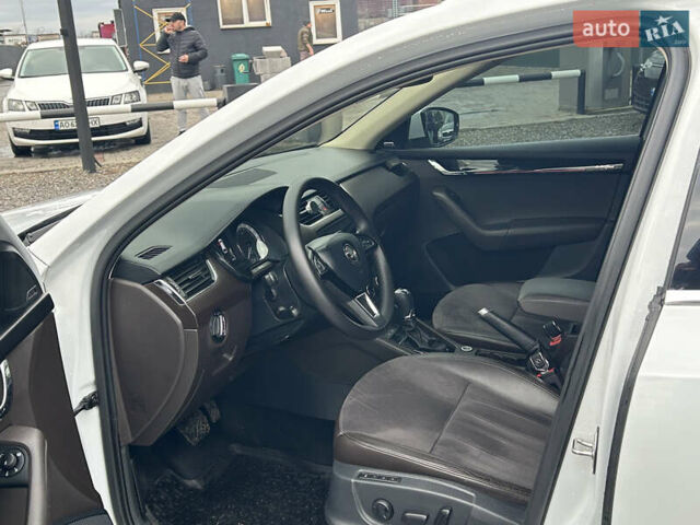 Белый Шкода Октавия, объемом двигателя 2 л и пробегом 240 тыс. км за 17499 $, фото 7 на Automoto.ua