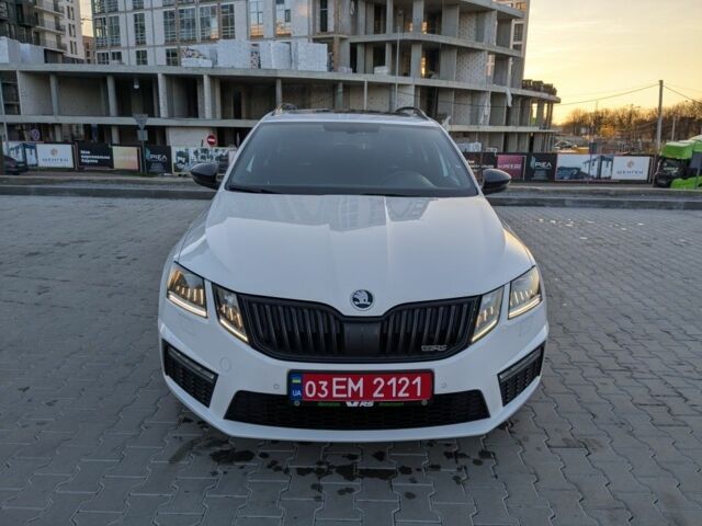 Белый Шкода Октавия, объемом двигателя 2 л и пробегом 182 тыс. км за 17800 $, фото 1 на Automoto.ua