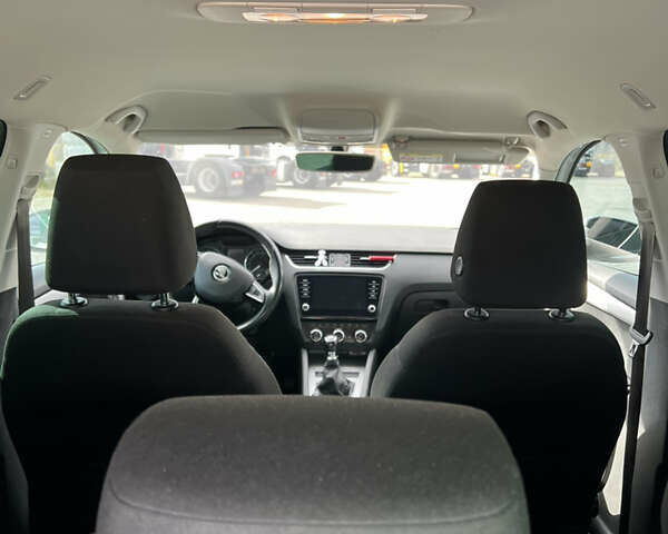Білий Шкода Октавія, об'ємом двигуна 1.6 л та пробігом 195 тис. км за 14800 $, фото 13 на Automoto.ua