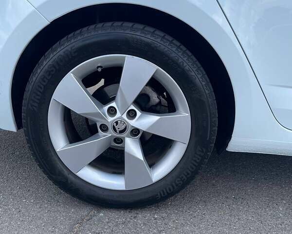 Белый Шкода Октавия, объемом двигателя 2 л и пробегом 220 тыс. км за 16200 $, фото 42 на Automoto.ua