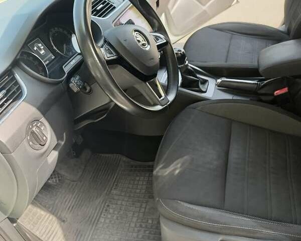 Білий Шкода Октавія, об'ємом двигуна 2 л та пробігом 258 тис. км за 13200 $, фото 1 на Automoto.ua