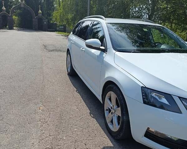 Білий Шкода Октавія, об'ємом двигуна 2 л та пробігом 258 тис. км за 13200 $, фото 11 на Automoto.ua