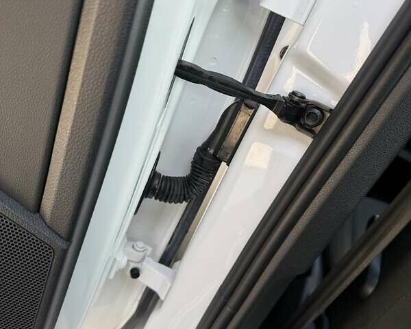 Белый Шкода Октавия, объемом двигателя 2 л и пробегом 220 тыс. км за 15999 $, фото 44 на Automoto.ua