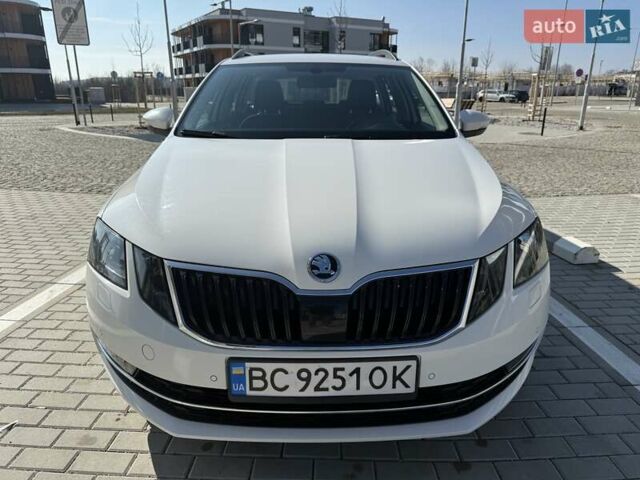 Белый Шкода Октавия, объемом двигателя 2 л и пробегом 220 тыс. км за 15999 $, фото 21 на Automoto.ua