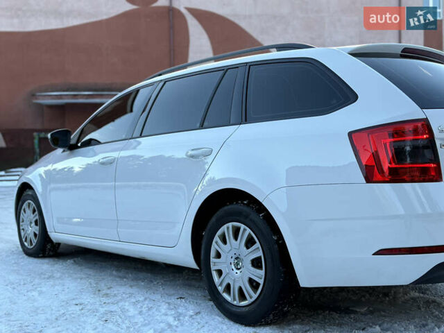 Білий Шкода Октавія, об'ємом двигуна 1.6 л та пробігом 290 тис. км за 11300 $, фото 15 на Automoto.ua