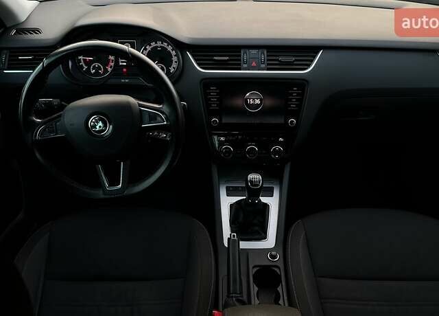 Белый Шкода Октавия, объемом двигателя 1.97 л и пробегом 250 тыс. км за 12500 $, фото 29 на Automoto.ua