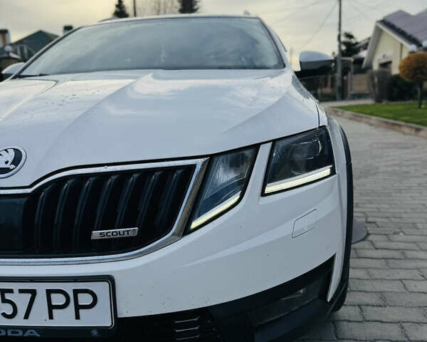 Белый Шкода Октавия, объемом двигателя 1.97 л и пробегом 245 тыс. км за 17500 $, фото 3 на Automoto.ua