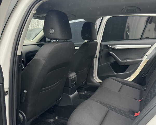 Белый Шкода Октавия, объемом двигателя 1.6 л и пробегом 280 тыс. км за 11900 $, фото 21 на Automoto.ua