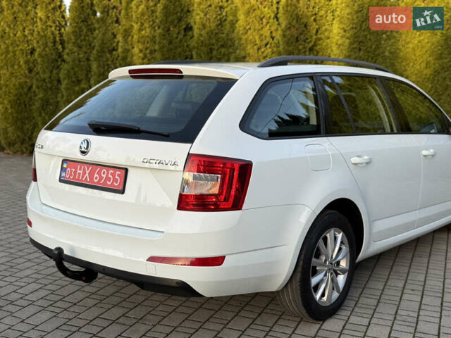 Белый Шкода Октавия, объемом двигателя 2 л и пробегом 183 тыс. км за 14300 $, фото 2 на Automoto.ua