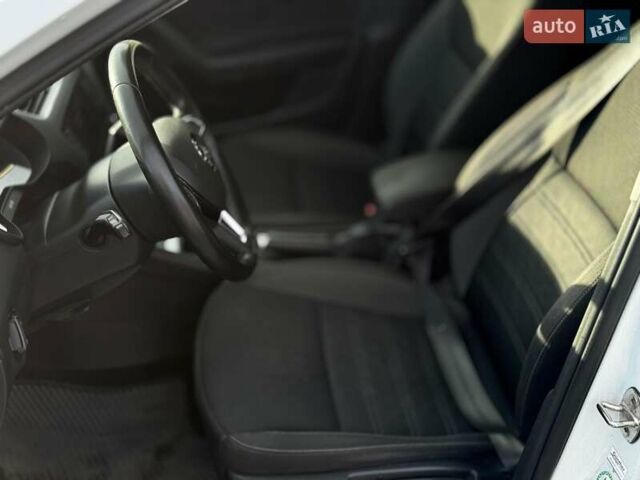 Білий Шкода Октавія, об'ємом двигуна 1.6 л та пробігом 236 тис. км за 12100 $, фото 16 на Automoto.ua