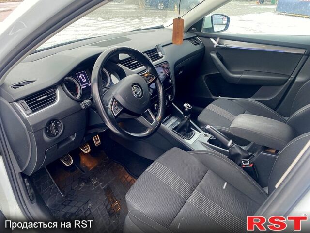 Білий Шкода Октавія, об'ємом двигуна 20 л та пробігом 333 тис. км за 12700 $, фото 5 на Automoto.ua