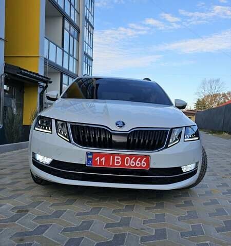 Белый Шкода Октавия, объемом двигателя 1.6 л и пробегом 245 тыс. км за 12499 $, фото 1 на Automoto.ua