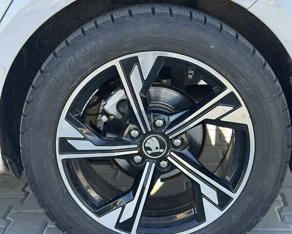 Белый Шкода Октавия, объемом двигателя 1.6 л и пробегом 198 тыс. км за 13500 $, фото 10 на Automoto.ua