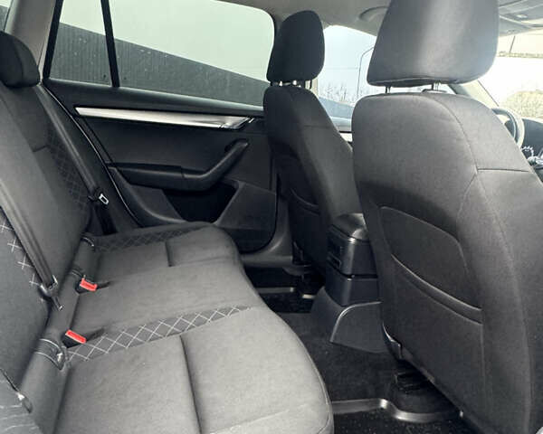 Белый Шкода Октавия, объемом двигателя 1.6 л и пробегом 280 тыс. км за 11900 $, фото 22 на Automoto.ua