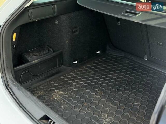 Білий Шкода Октавія, об'ємом двигуна 1.6 л та пробігом 236 тис. км за 12100 $, фото 21 на Automoto.ua