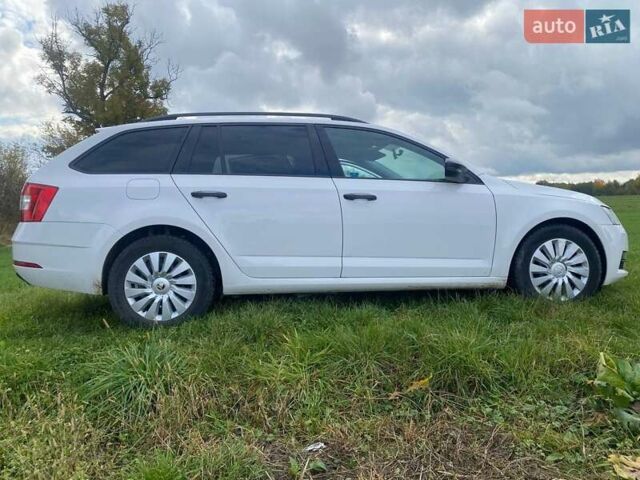 Білий Шкода Октавія, об'ємом двигуна 1.6 л та пробігом 193 тис. км за 12300 $, фото 3 на Automoto.ua
