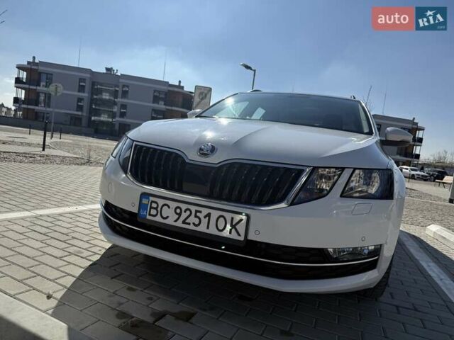 Белый Шкода Октавия, объемом двигателя 2 л и пробегом 220 тыс. км за 15999 $, фото 136 на Automoto.ua