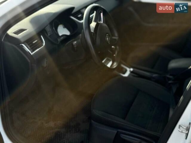 Білий Шкода Октавія, об'ємом двигуна 1.6 л та пробігом 236 тис. км за 12100 $, фото 15 на Automoto.ua