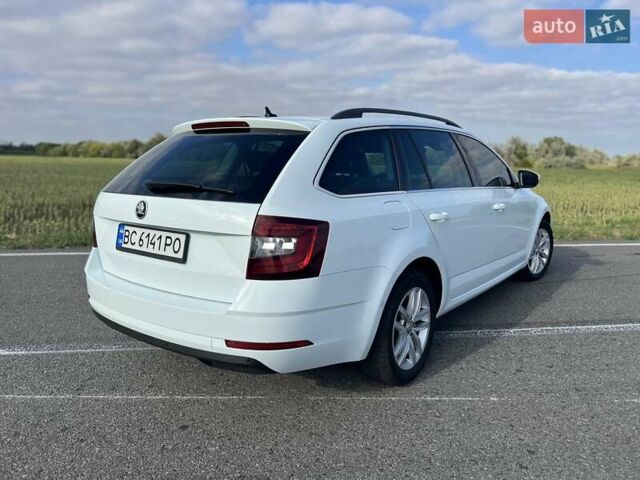 Белый Шкода Октавия, объемом двигателя 1.6 л и пробегом 210 тыс. км за 13400 $, фото 2 на Automoto.ua