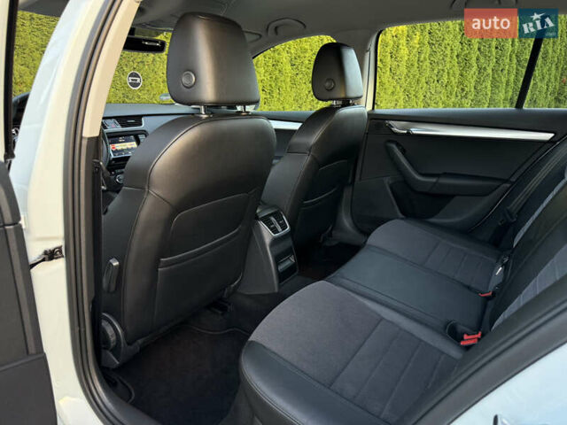 Белый Шкода Октавия, объемом двигателя 2 л и пробегом 183 тыс. км за 14300 $, фото 50 на Automoto.ua