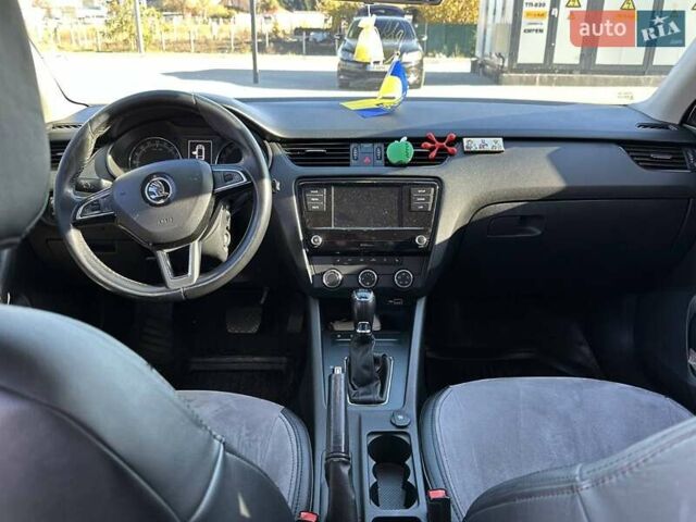 Белый Шкода Октавия, объемом двигателя 1.6 л и пробегом 198 тыс. км за 13500 $, фото 8 на Automoto.ua