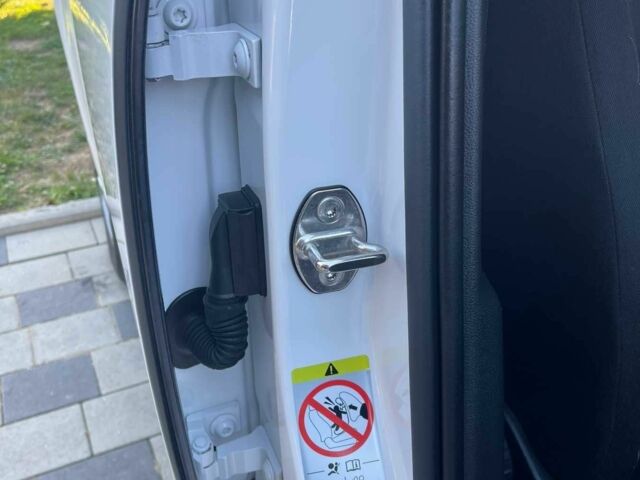 Белый Шкода Октавия, объемом двигателя 1.6 л и пробегом 208 тыс. км за 11699 $, фото 15 на Automoto.ua