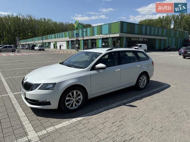 Белый Шкода Октавия, объемом двигателя 1.6 л и пробегом 260 тыс. км за 12800 $, фото 9 на Automoto.ua