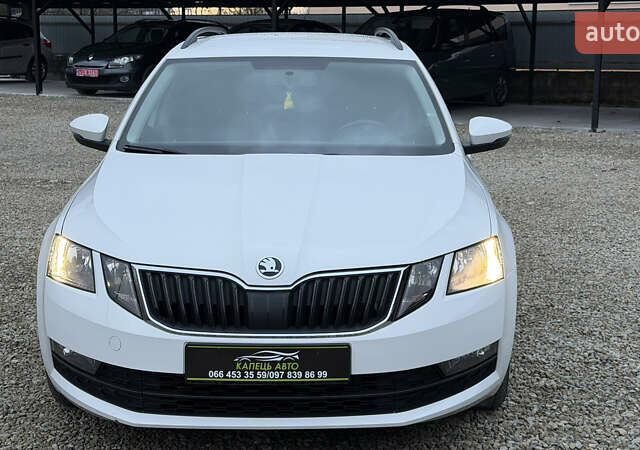 Белый Шкода Октавия, объемом двигателя 1.6 л и пробегом 290 тыс. км за 10999 $, фото 8 на Automoto.ua