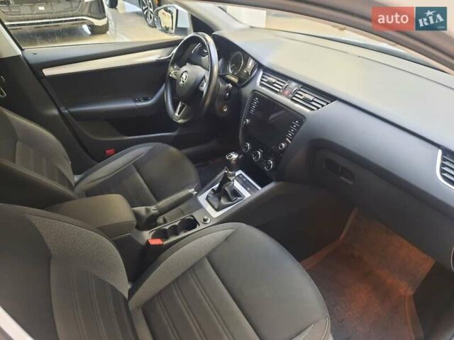 Белый Шкода Октавия, объемом двигателя 1.6 л и пробегом 214 тыс. км за 12900 $, фото 11 на Automoto.ua