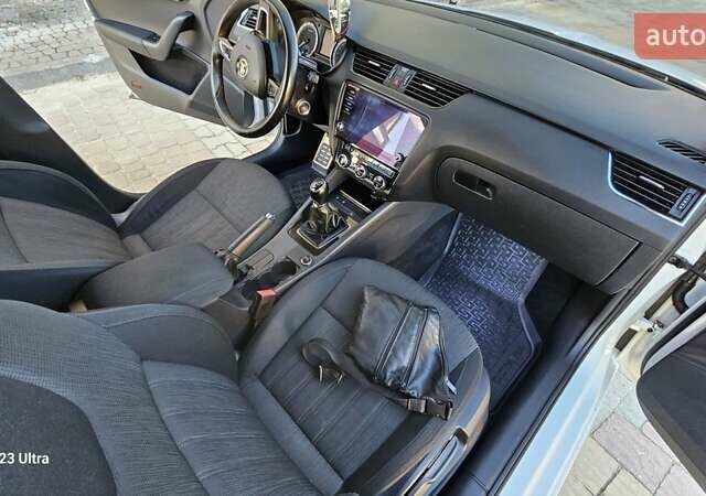 Белый Шкода Октавия, объемом двигателя 1.6 л и пробегом 245 тыс. км за 12499 $, фото 46 на Automoto.ua