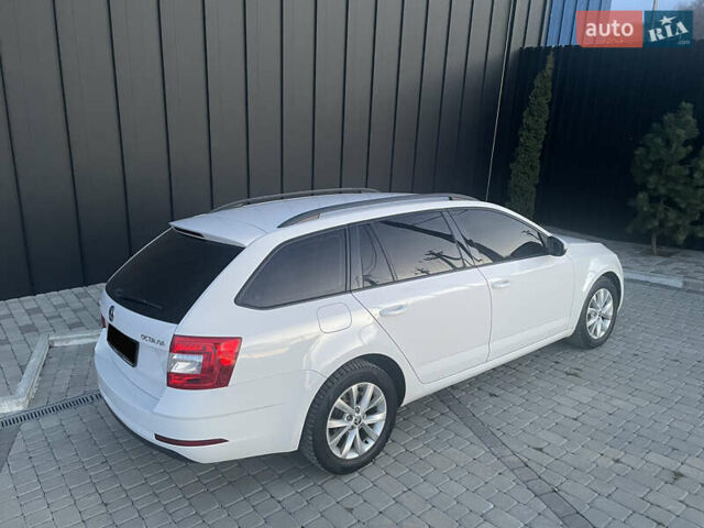 Білий Шкода Октавія, об'ємом двигуна 1.6 л та пробігом 344 тис. км за 10500 $, фото 3 на Automoto.ua
