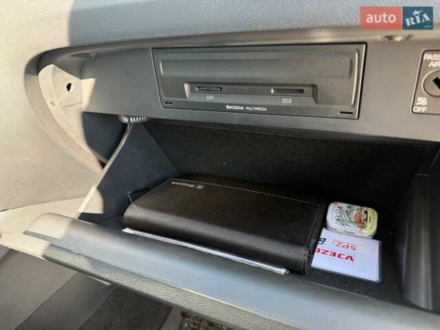 Белый Шкода Октавия, объемом двигателя 2 л и пробегом 220 тыс. км за 15999 $, фото 104 на Automoto.ua