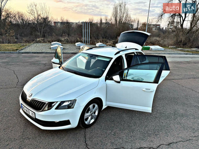 Белый Шкода Октавия, объемом двигателя 1.6 л и пробегом 173 тыс. км за 13600 $, фото 15 на Automoto.ua