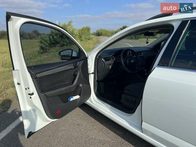 Белый Шкода Октавия, объемом двигателя 1.6 л и пробегом 210 тыс. км за 13400 $, фото 10 на Automoto.ua