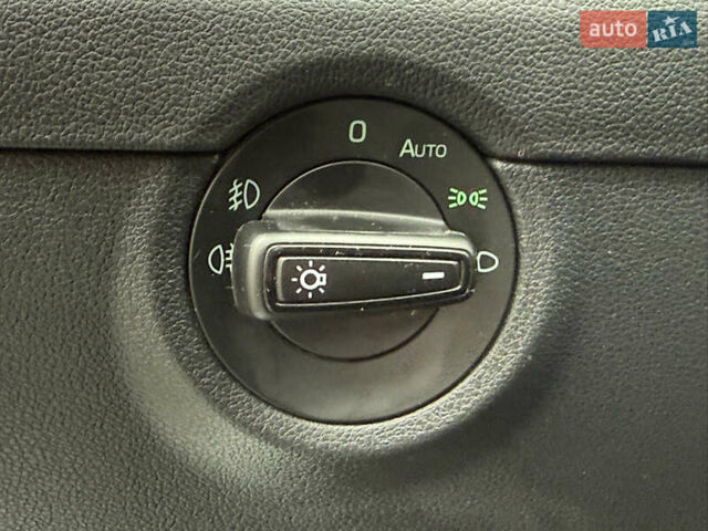 Белый Шкода Октавия, объемом двигателя 1.6 л и пробегом 218 тыс. км за 12999 $, фото 54 на Automoto.ua