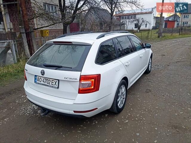 Білий Шкода Октавія, об'ємом двигуна 1.6 л та пробігом 247 тис. км за 10900 $, фото 18 на Automoto.ua