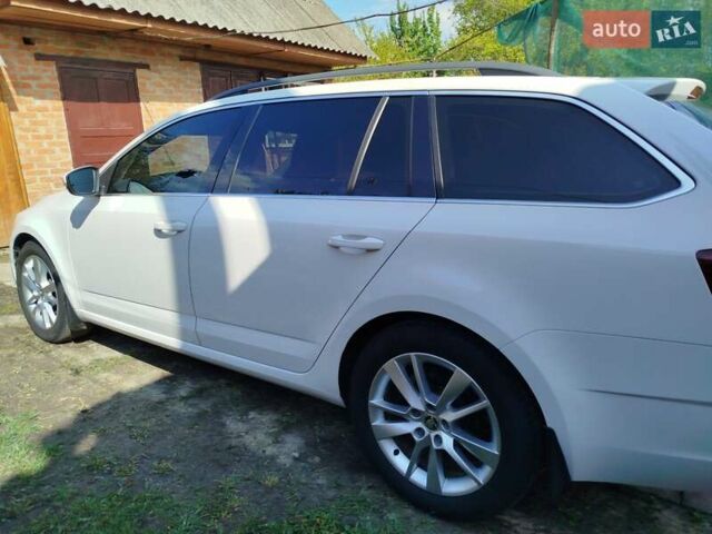Білий Шкода Октавія, об'ємом двигуна 1.6 л та пробігом 304 тис. км за 11500 $, фото 5 на Automoto.ua
